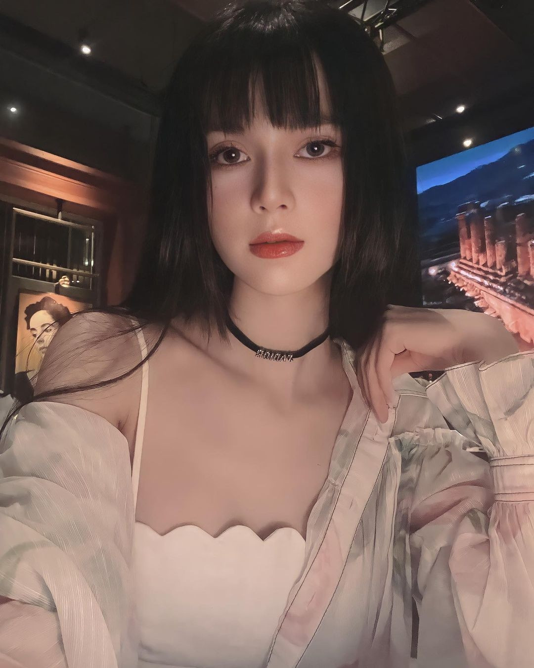 Hoang Dieu Linh – a beautiful girl like a doll