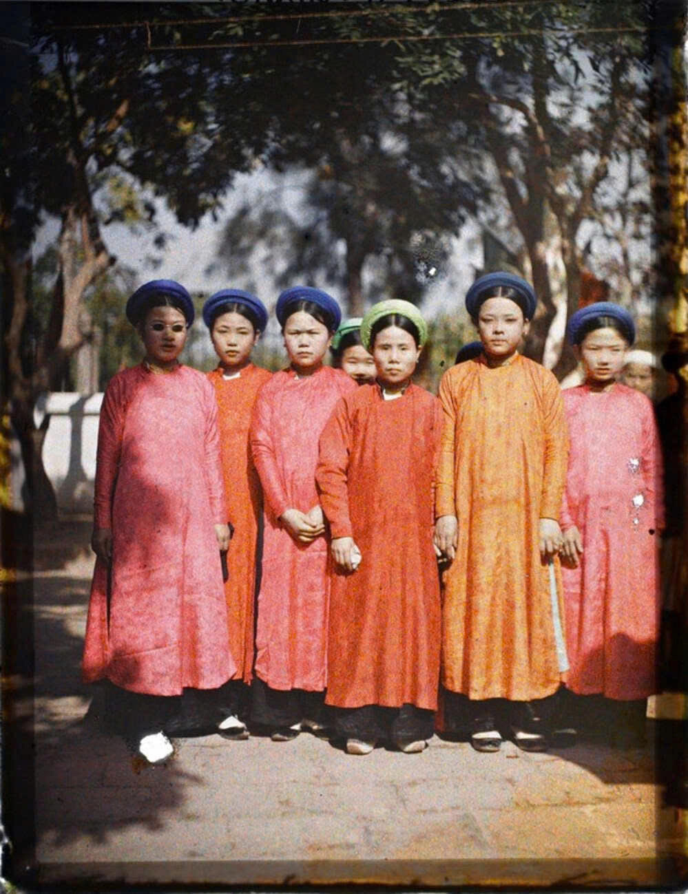 Northern women in the early 20th century through color photos